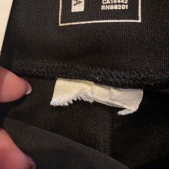 Mondetta Black Capri Leggings XS laser cut EUC - Picture 5 of 9